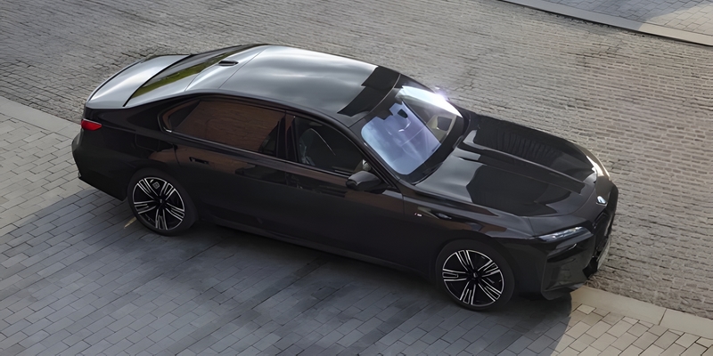 O uso de um carro blindado com motorista proporciona diversas vantagens.